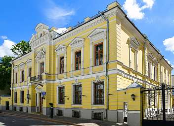10 Leontievsky Lane. The Karataevs-Morozovs’ city manor